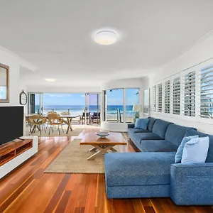  Holiday home Beachfront Beauty!