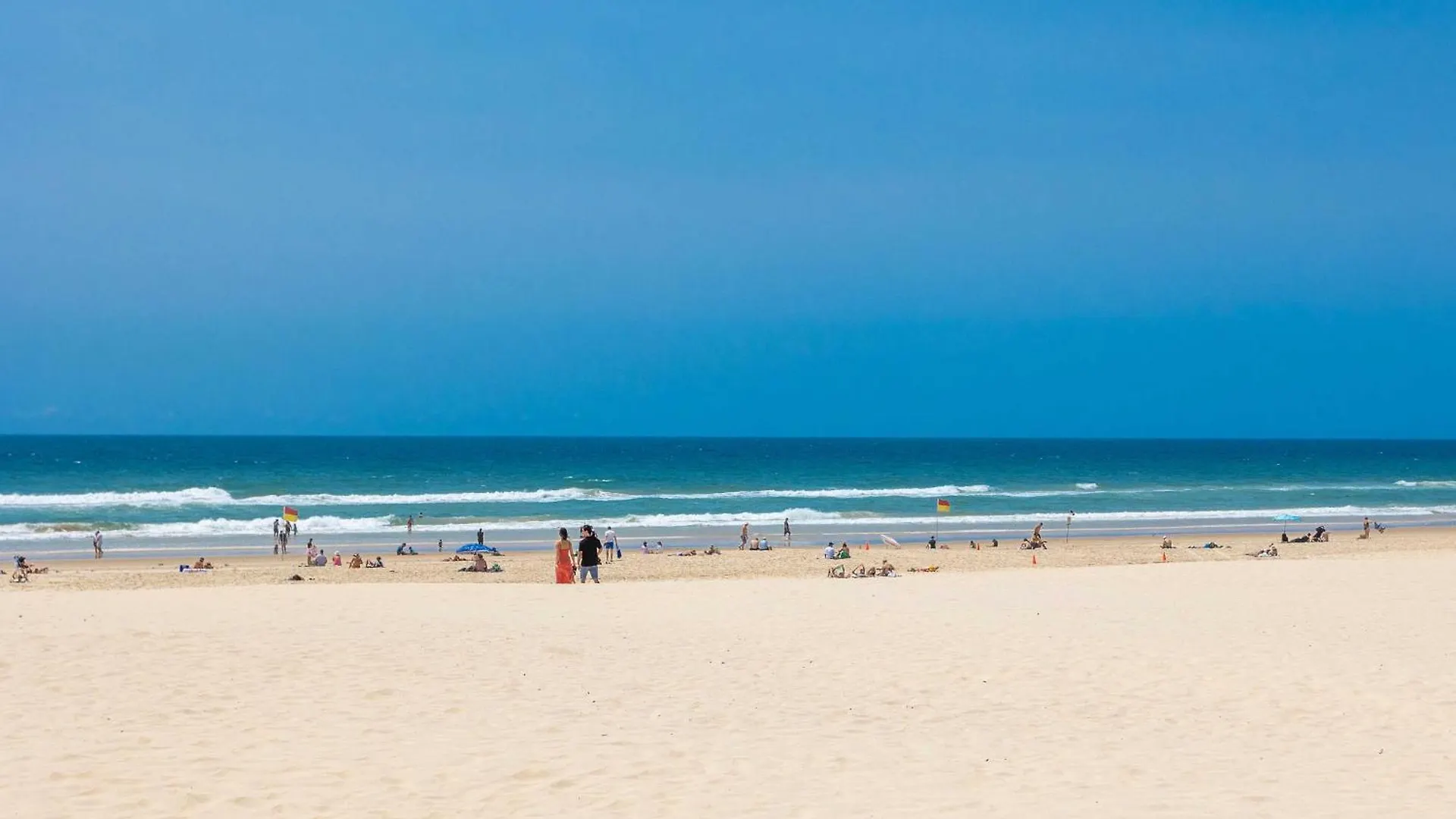 Sandy Shores - Large Family Retreat Gold Coast Australia