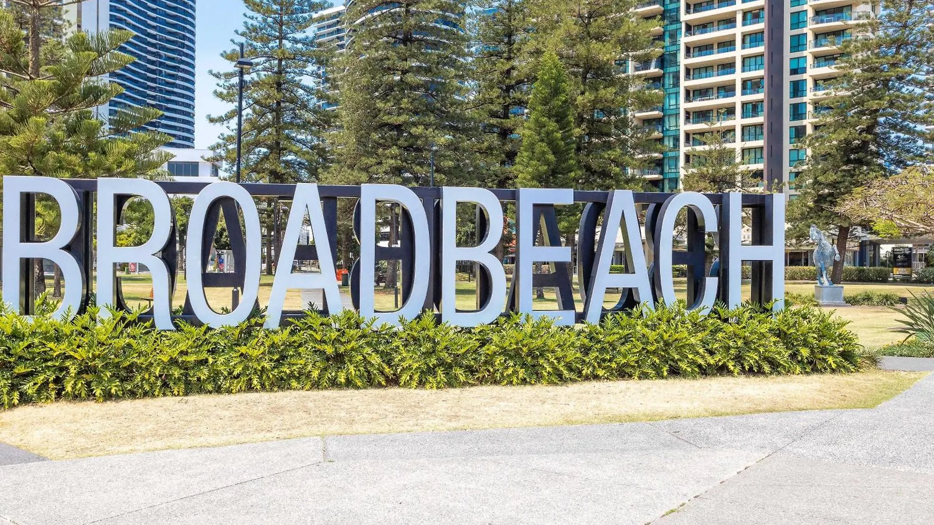 Sandy Shores - Large Family Retreat Gold Coast