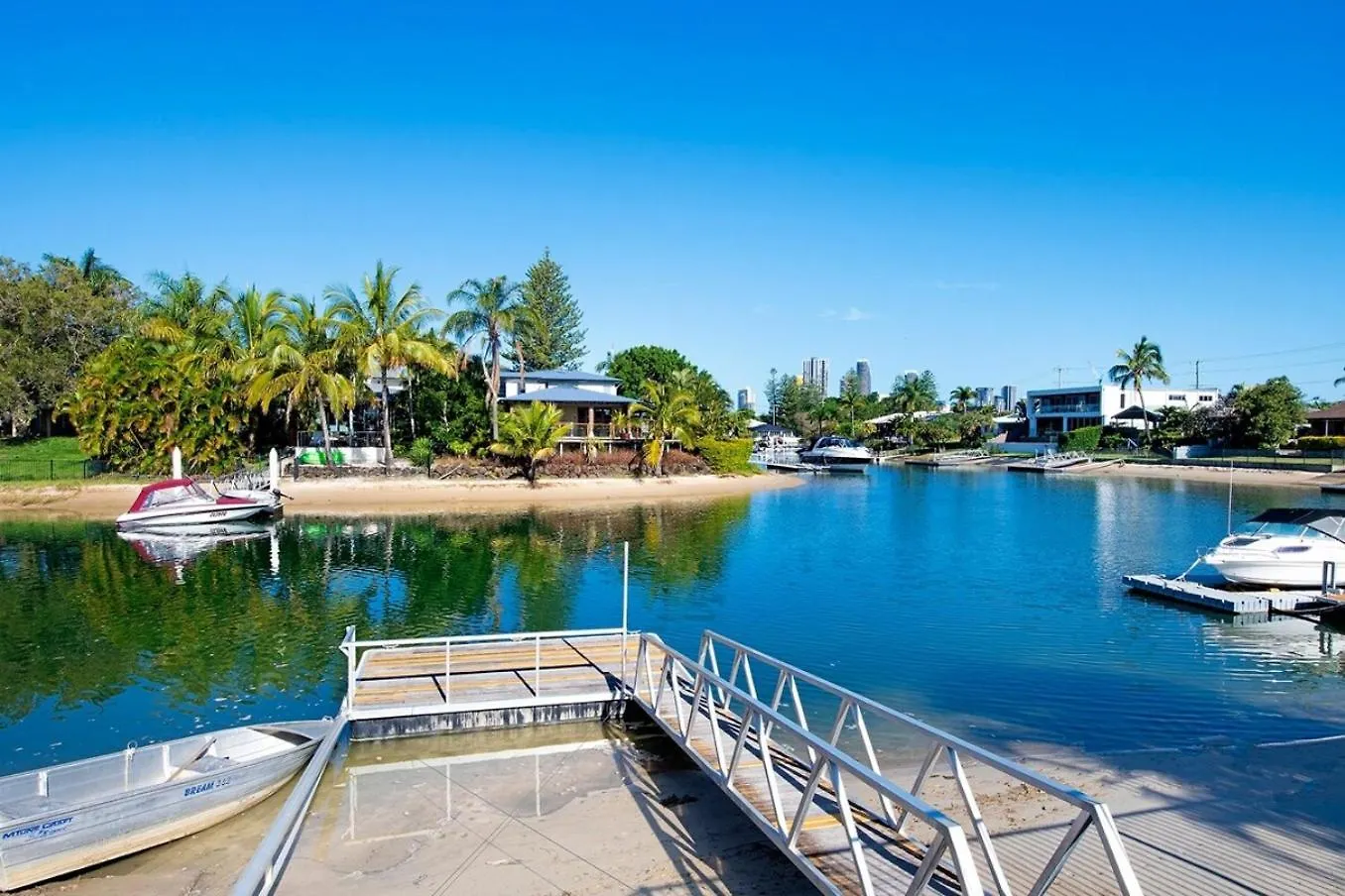Sandy Shores - Large Family Retreat Gold Coast Holiday home