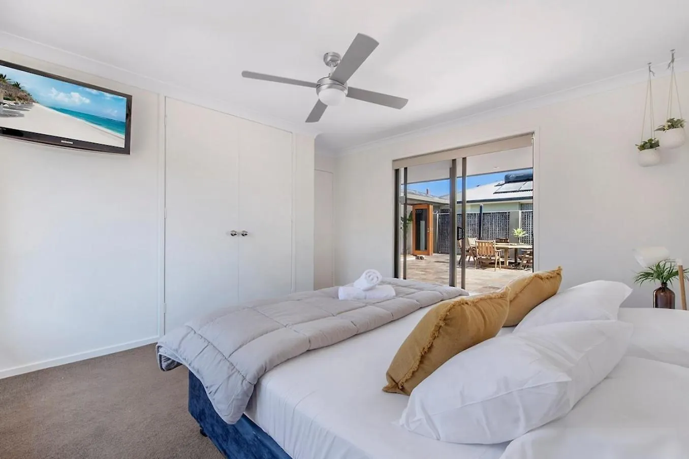 Sandy Shores - Large Family Retreat Gold Coast