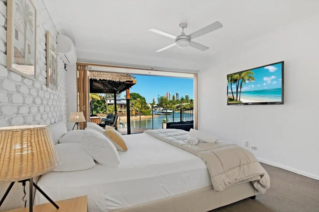 Sandy Shores - Large Family Retreat Gold Coast Holiday home