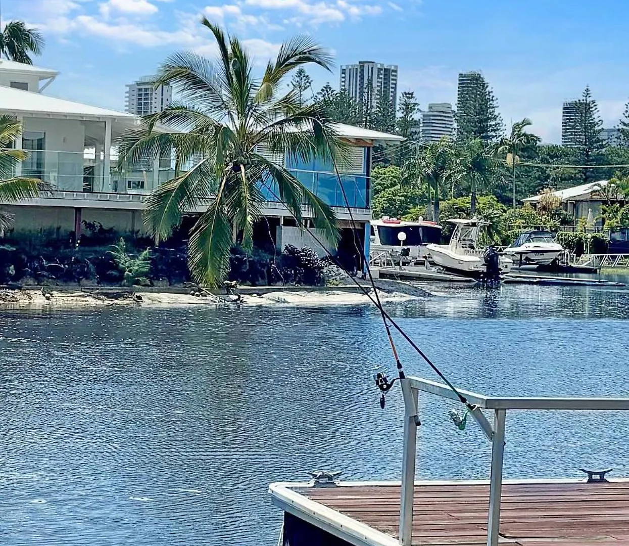 Sandy Shores - Large Family Retreat Gold Coast Holiday home